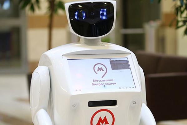 روبات راهنما در متروی مسکو به نام متروشا