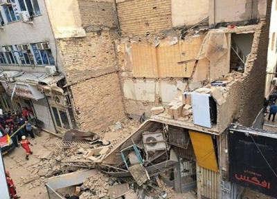 یک ساختمان 2 طبقه قدیمی در تهران فروریخت