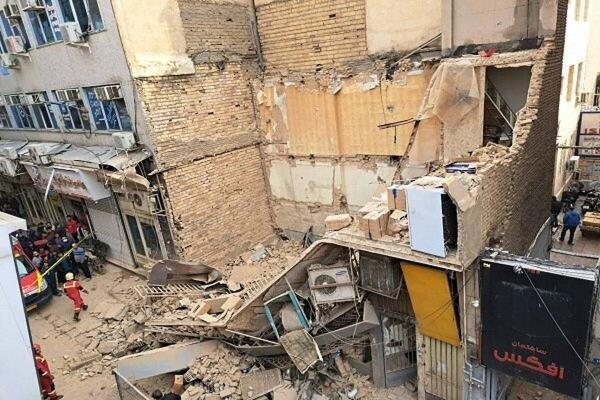 یک ساختمان 2 طبقه قدیمی در تهران فروریخت