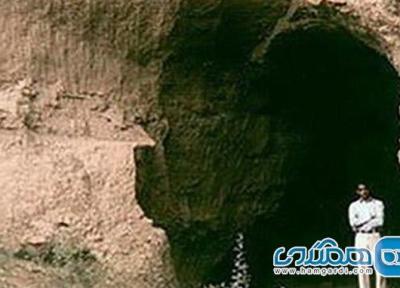 غار دیو عنابستان یکی از جاذبه های طبیعی استان خراسان رضوی به شمار می رود